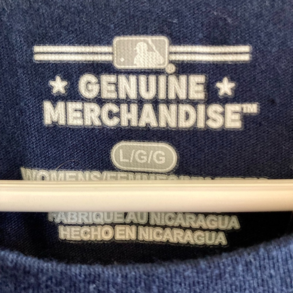 @poshizmynizz New ⭐️ Boston Red Sox Genuine Merchandise T-Shirt - Picture 3 of 3